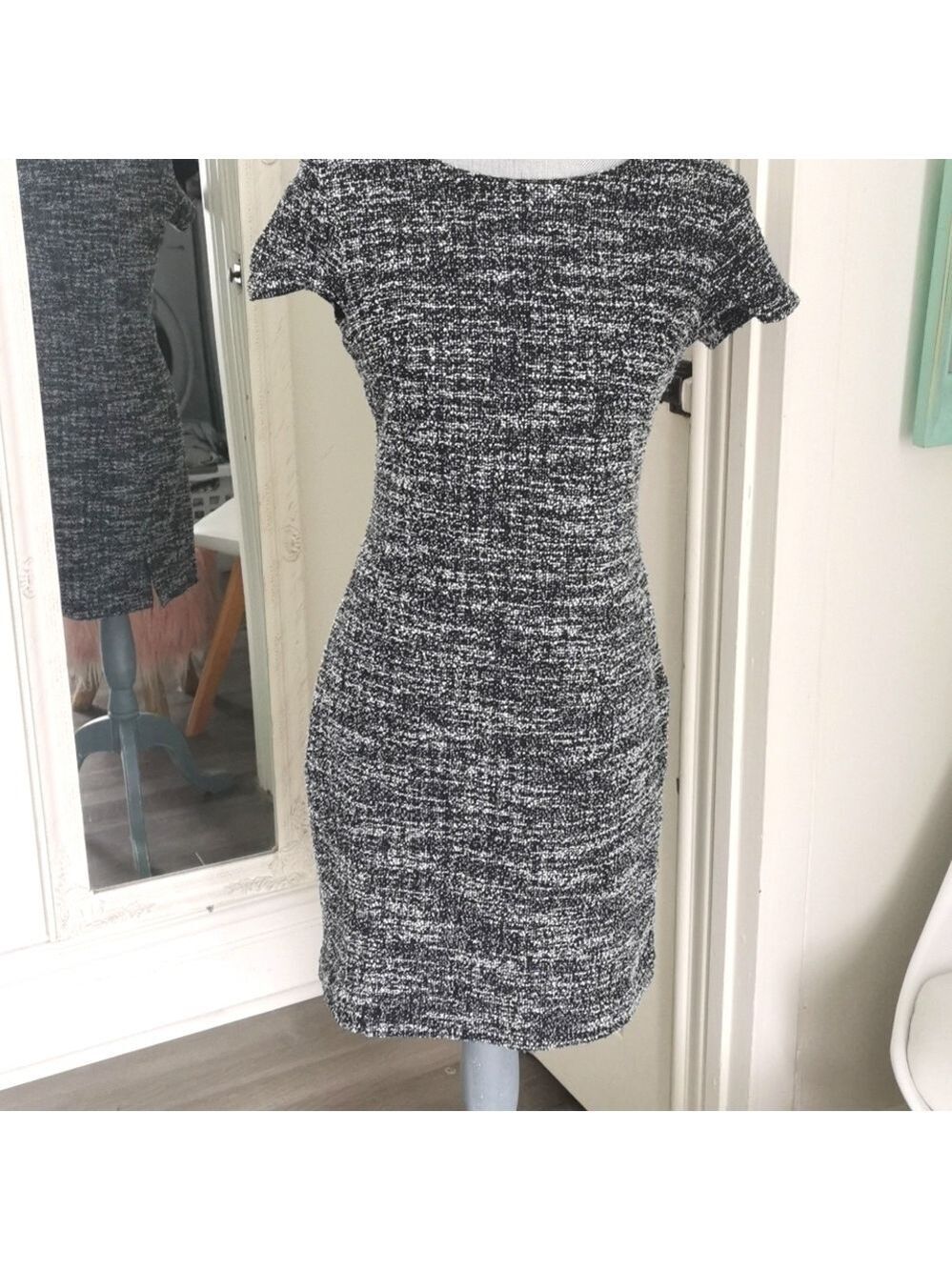 Banana Republic boucle dress. Size 0. EUC